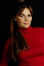 Melda Arat; Kütahya, Türkiye doğumlu Türk oyuncu