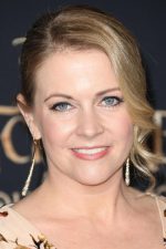 Melissa Joan Hart; Smithtown, New York, ABD doğumlu Amerikalı şarkıcı oyuncu, yapımcı, yönetmen, yazar