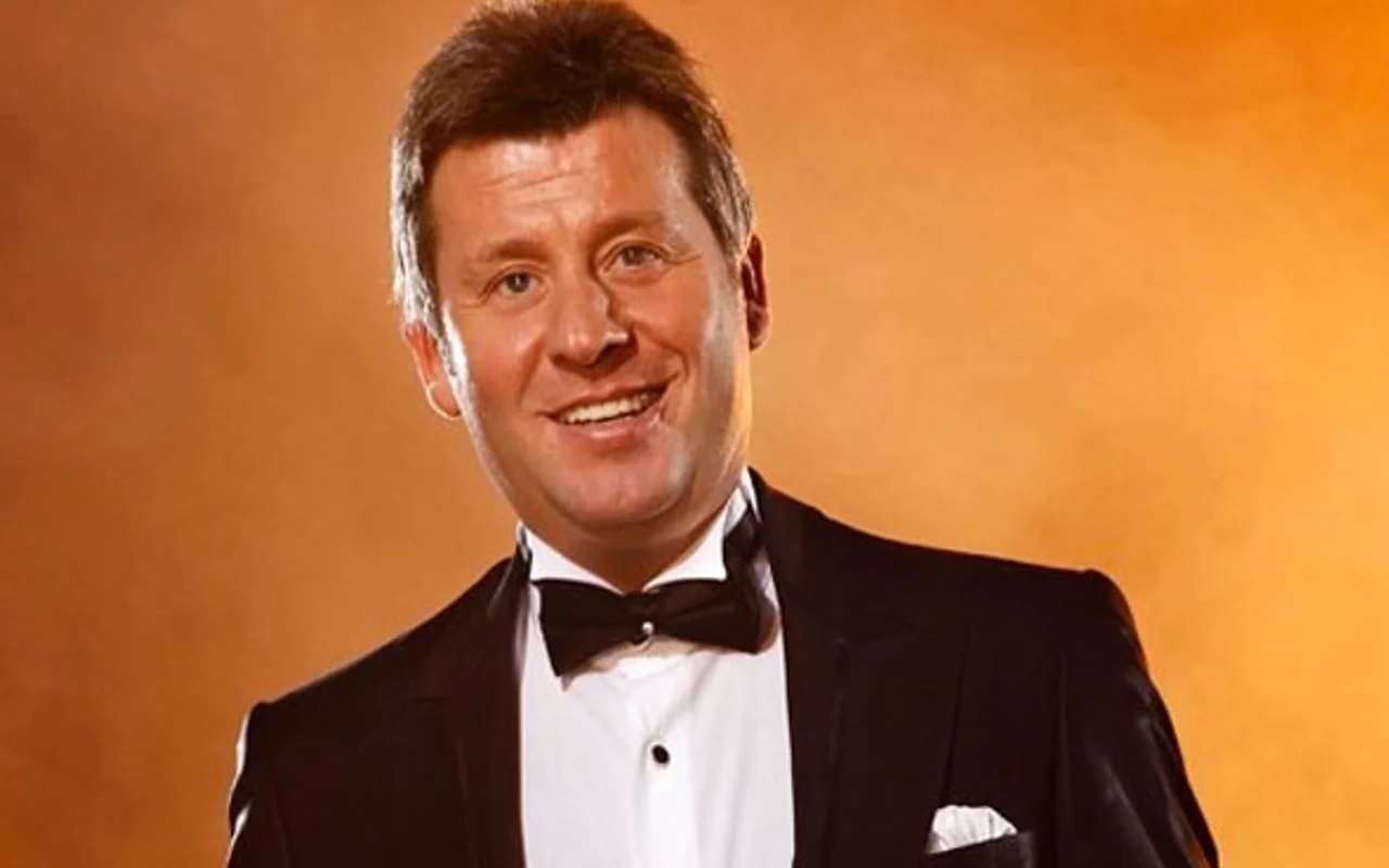 Metin Şentürk; Fatih, İstanbul, Türkiye doğumlu Türk oyuncu