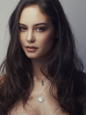 Courtney Eaton; Bunbury, Batı Avustralya, Avustralya doğumlu Avustralyalımodel oyuncu