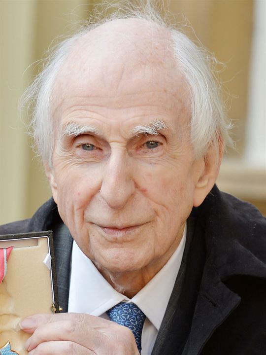 Michael Bond; Newbury,Berkshire,İngiltere doğumlu İngiliz  oyuncu, yazar, orijinal karakterleri yaratan