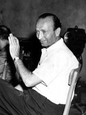 Michael Curtiz; Budapeşte, Macaristan doğumlu Manó Kaminer Kertész, Mihály Kertész olarak da bilinen Amerikalı yönetmen