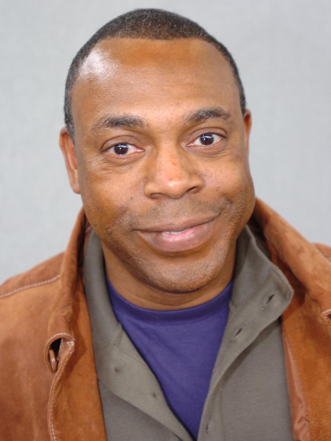 Michael Winslow; Spokane, Washington, ABD doğumlu Amerikalı komedyen oyuncu, seslendirme sanatçısı