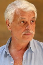 Michele Placido; Ascoli Satriano, Apulia, İtalya doğumlu İtalyan oyuncu, yönetmen, senarist