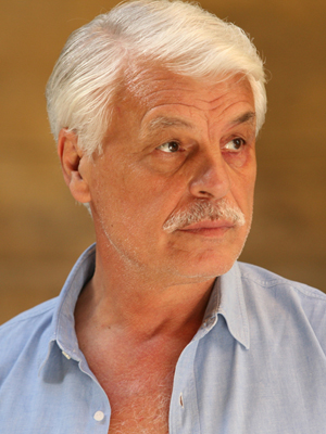 Michele Placido; Ascoli Satriano, Apulia, İtalya doğumlu İtalyan oyuncu, yönetmen, senarist