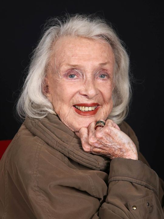 Micheline Presle; Paris , Fransa doğumlu Micheline Chassagne olarak da bilinen Fransız oyuncu