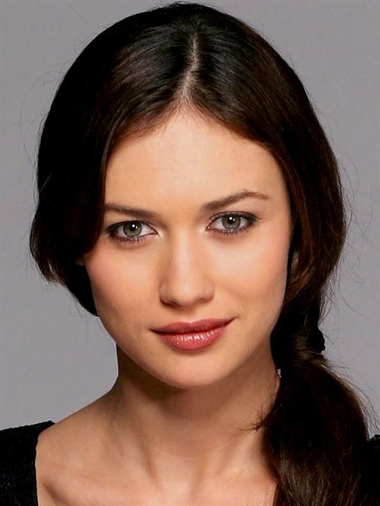 Olga Kurylenko; Berdyansk, Ukrayna doğumlu Olga Konstantinovna Kurylenko olarak da bilinen Fransız manken, oyuncu, uygulayıcı yapımcı