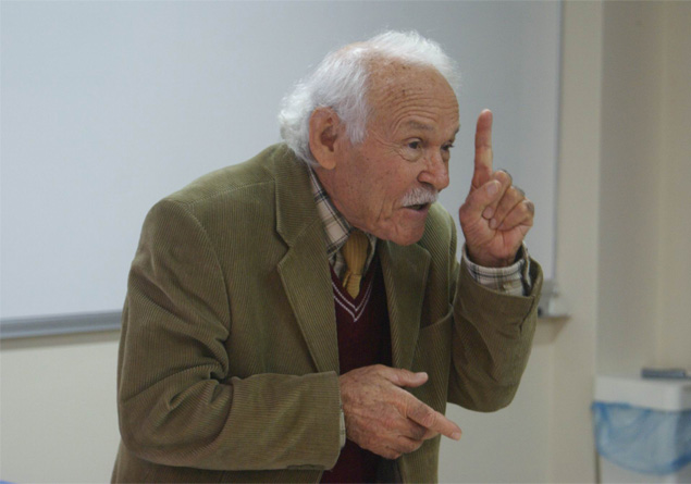 Muzaffer İzgü; Adana, Türkiye doğumlu Türk hikaye yazarı, yazar