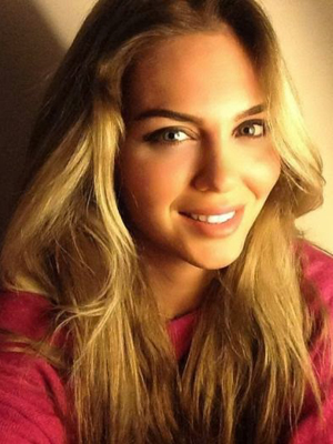 Müge Uzel; İzmir, Türkiye doğumlu Türk oyuncu