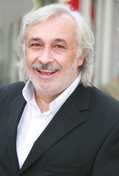 Müjdat Gezen; Fatih, İstanbul, Türkiye doğumlu Türk oyuncu, senarist, yönetmen