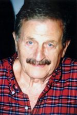 Müşfik Kenter; İstanbul, Türkiye doğumlu Türk oyuncu