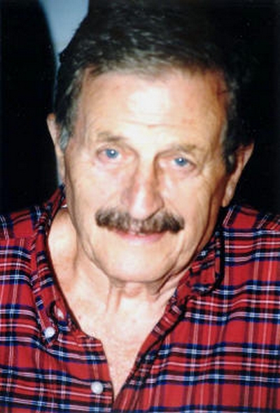 Müşfik Kenter; İstanbul, Türkiye doğumlu Türk oyuncu