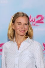 Nadeshda Brennicke; Freiburg im Breisgau, Baden-Württemberg, Almanya doğumlu Nadja Therésa Brennicke olarak da bilinen Alman şarkıcı, oyuncu, yazar