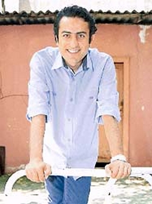 Nail Kırmızıgül; Gaziantep, Türkiye doğumlu Türk oyuncu