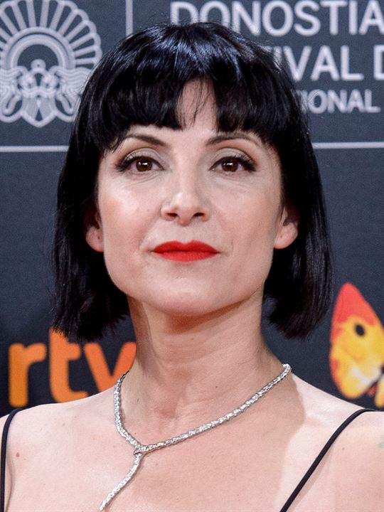 Najwa Nimri; Pamplona, Navarra, İspanya doğumlu İspanyol şarkıcı, oyuncu, besteci