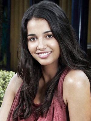 Naomi Scott; Hounslow,Londra,İngiltere doğumlu Naomi Grace Scott olarak da bilinen İngilizşarkıcı, söz yazarıoyuncu, idari yapımcı, yapımcı