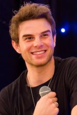 Nathaniel Buzolic; Sidney, Yeni Güney Galler, Avustralya doğumlu Avustralyalı oyuncu