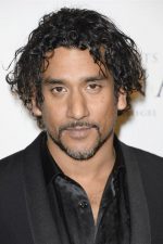 Naveen Andrews; Lambeth,Londra,İngiltere doğumlu Naveen William Sidney Andrews olarak da bilinen İngiliz  oyuncu