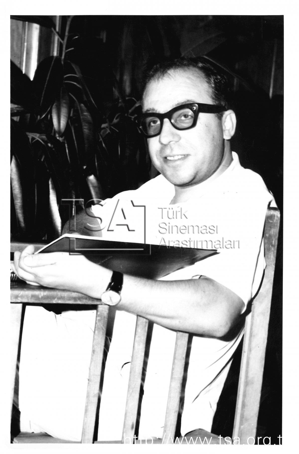 Nejat Saydam; İstanbul, Türkiye doğumlu Türk yönetmen, senarist, oyuncu