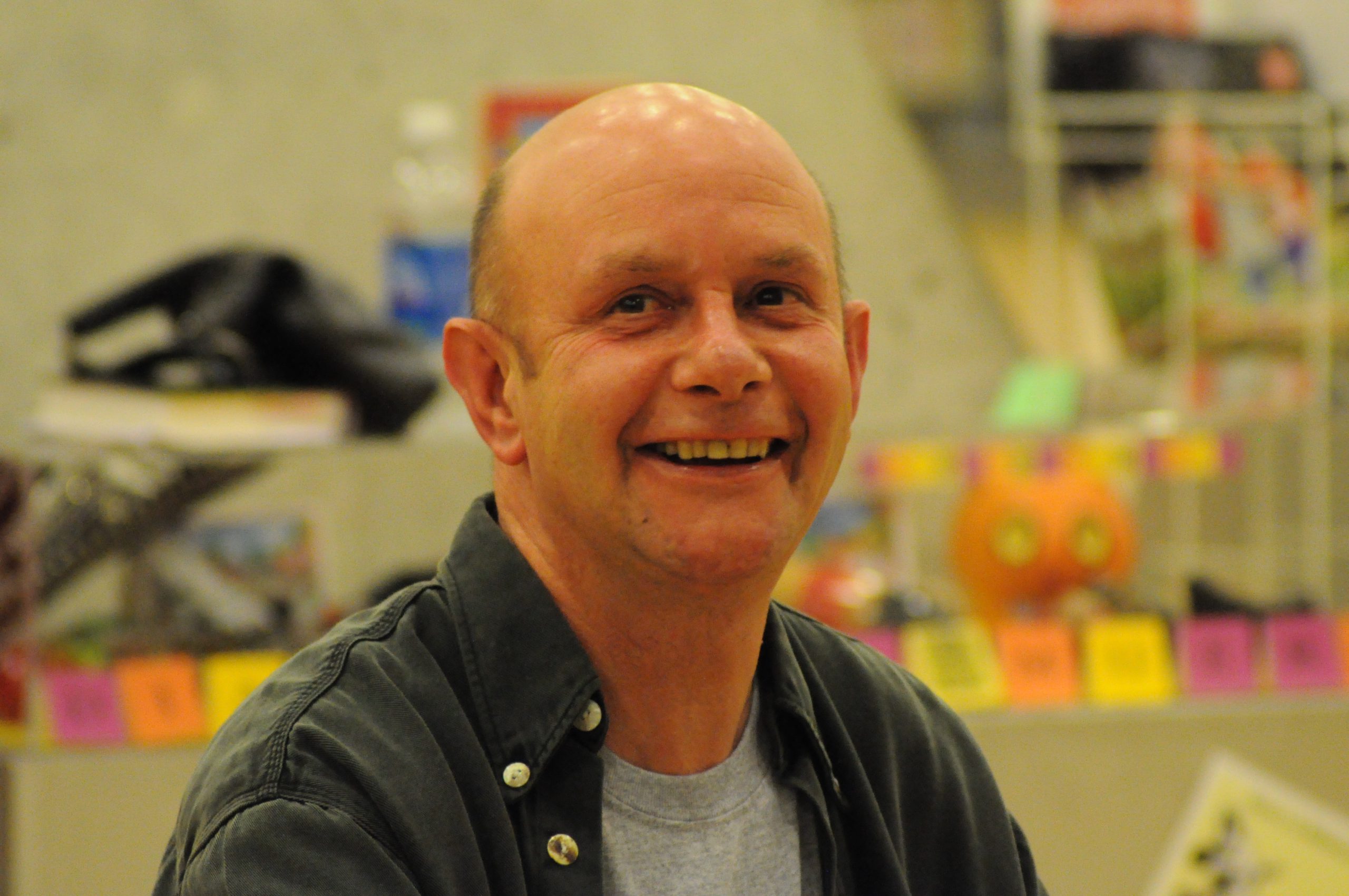 Nick Hornby; Redhill,Surrey,İngiltere doğumlu İngiliz  yazar, senarist, idari yapımcı