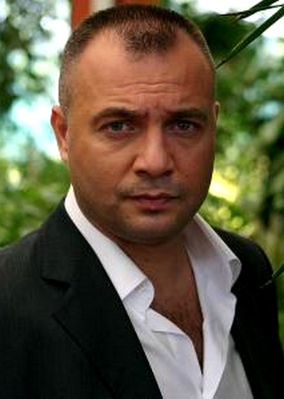Oktay Kaynarca; Malatya, Türkiye doğumlu Türk oyuncu, yapımcı