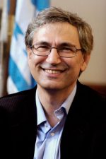 Orhan Pamuk; İstanbul, Türkiye doğumlu Türk senarist, yazar