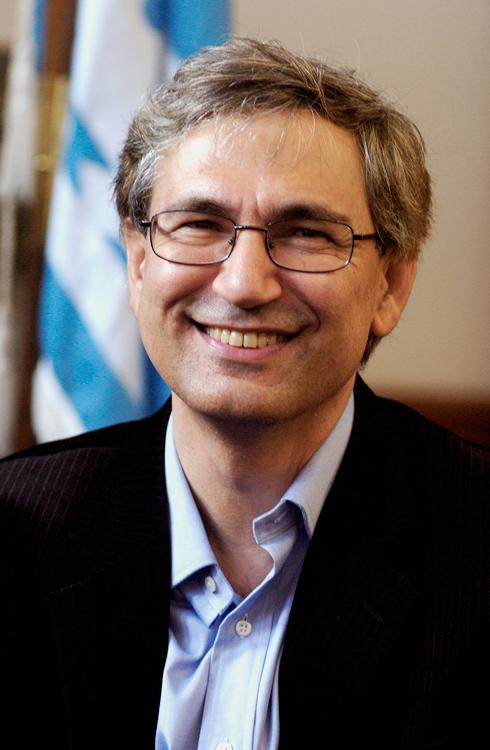 Orhan Pamuk; İstanbul, Türkiye doğumlu Türk senarist, yazar