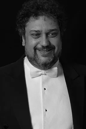 Orhan Şallıel; Adana, Türkiye doğumlu Türk müzisyen