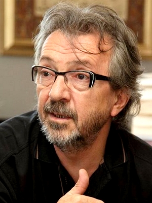 Osman Sınav; Burdur, Türkiye doğumlu Türk yönetmen, yapımcı, senarist