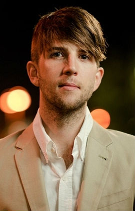 Owen Pallett; Mississauga,Ontario,Kanada doğumlu Michael James Owen Pallett olarak da bilinen Kanadalışarkıcı, multi enstrümantalistbesteci, orijinal beste