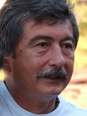 Ömer Vargı; İstanbul, Türkiye doğumlu Türk yönetmen, senarist, yapımcı