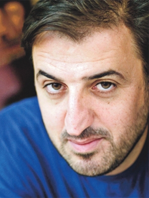 Özcan Alper; Hopa, Artvin, Türkiye doğumlu Türk yönetmen, senarist, genel yayın yönetmeni