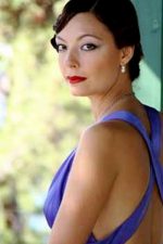 Özge Özder; Ankara, Türkiye doğumlu Türk oyuncu