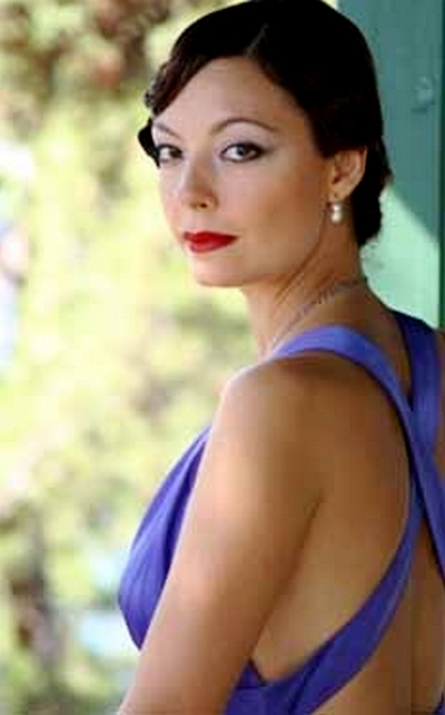 Özge Özder; Ankara, Türkiye doğumlu Türk oyuncu