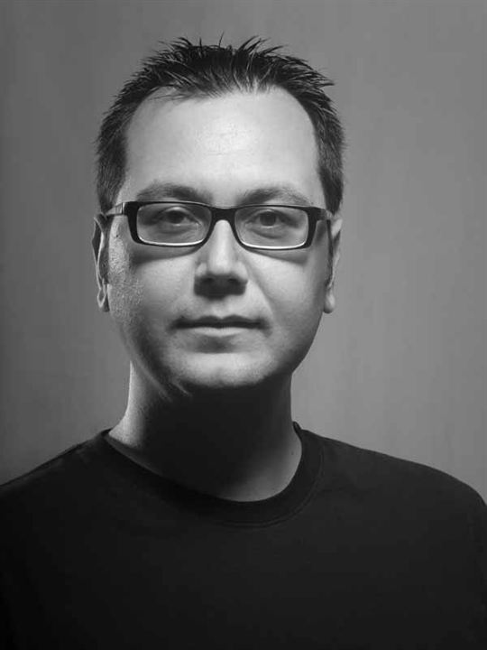 Özgür Atkın; Tekirdağ, Türkiye doğumlu Türk oyuncu