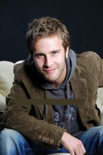 Özgür Çevik; Ankara, Türkiye doğumlu Türk oyuncu