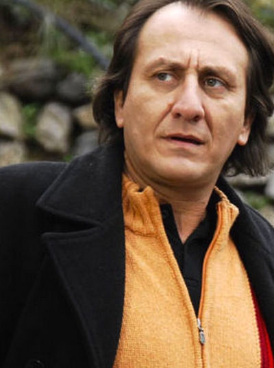 Özgür Ozan; Bolu, Türkiye doğumlu Türk oyuncu