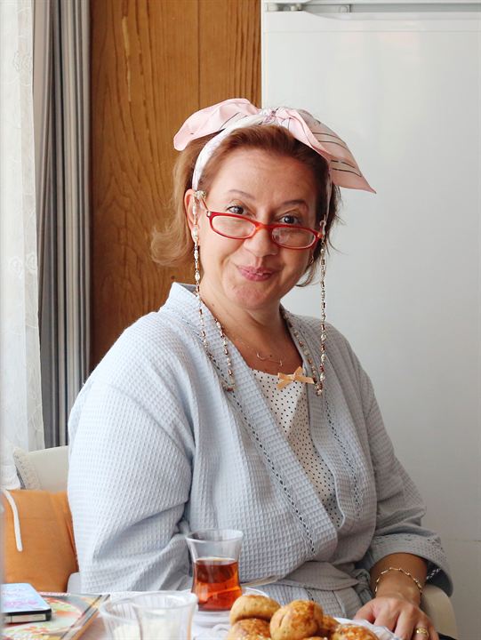 Özlem Çakar; Ankara, Türkiye doğumlu Türk oyuncu, kostüm tasarımcısı