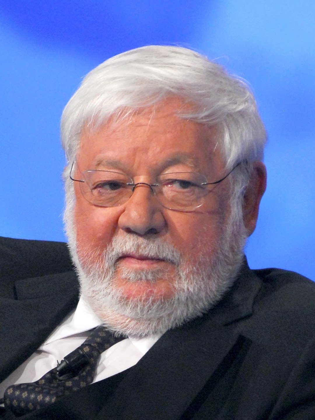 Paolo Villaggio; Cenova, İtalya doğumlu Paolo Villagio olarak da bilinen İtalyan oyuncu, seslendirme sanatçısı, yazar, yönetmen