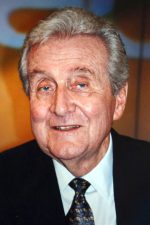Patrick Macnee; Paddington,Londra,İngiltere doğumlu Daniel Patrick Macnee olarak da bilinen İngiliz  oyuncu
