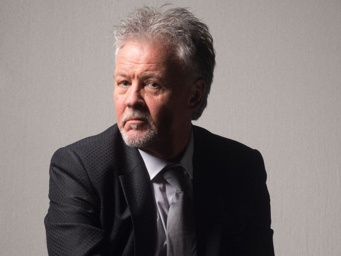 Paul Young; Luton,Bedfordshire,İngiltere doğumlu İngiliz  yapımcı, idari yapımcı, oyuncu