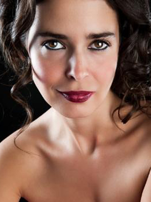 Pelin Batu; Ankara, Türkiye doğumlu Türk oyuncu