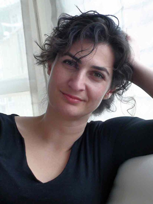 Pelin Esmer; İstanbul, Türkiye doğumlu Türk yönetmen, görüntü yönetmeni, kurgucu, senarist, yapımcı