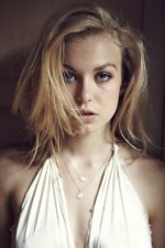 Penelope Mitchell; Melbourne, Victoria, Avustralya doğumlu Avustralyalı oyuncu