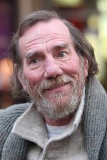 Pete Postlethwaite; Warrington,Cheshire,İngiltere doğumlu Peter Postlethwaite olarak da bilinen İngiliz oyuncu