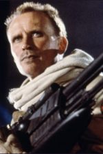 Peter Weller; Stevens Point, Wisconsin, ABD doğumlu Peter Frederick Weller olarak da bilinen Amerikalı oyuncu, yönetmen