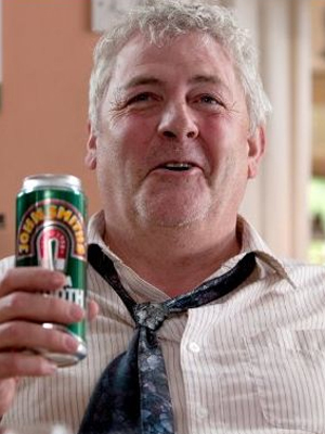 Peter Wight; Worthing,Sussex,İngiltere doğumlu İngiliz  oyuncu