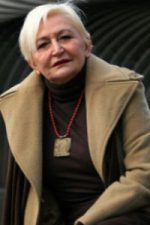 Pınar Kür; Bursa, Türkiye doğumlu Türk senarist, yazar