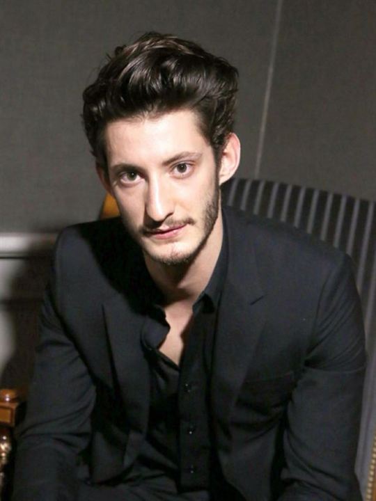 Pierre Niney; Boulogne-Billancourt, Hauts-de-Seine, Fransa doğumlu Fransız oyuncu