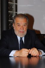 Pupi Avati; Bolonya, İtalya doğumlu Guiseppe Avati olarak da bilinen İtalyan senarist, yönetmen, yapımcı